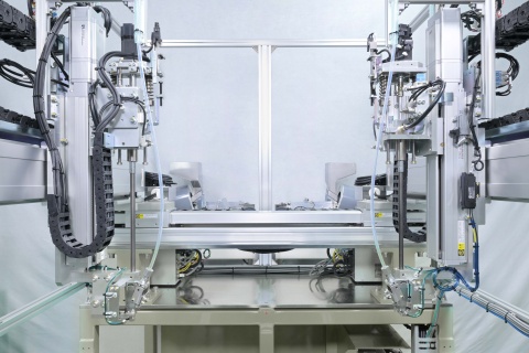 直交ロボット搭載ネジ締め機（セザキ）